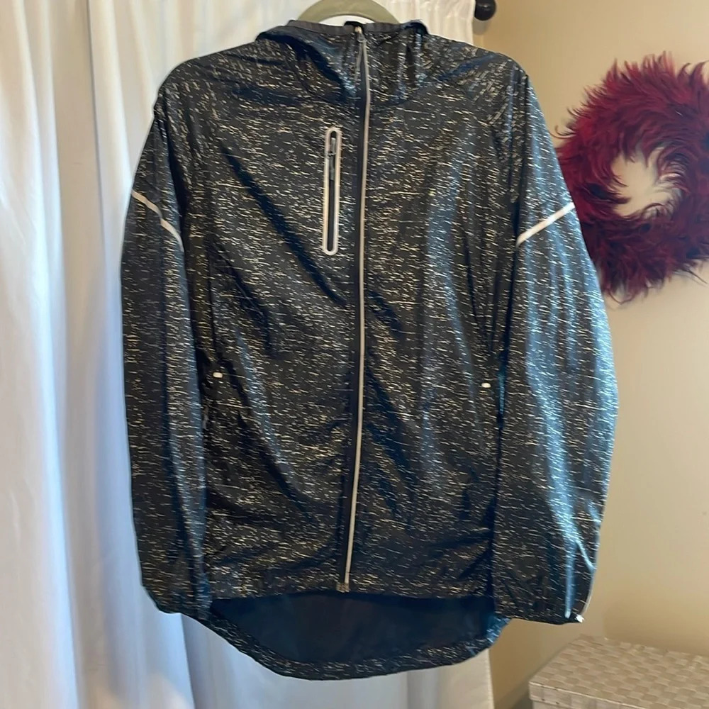 Elevate black silver hooded light rain jacket windbreaker lower in back medium